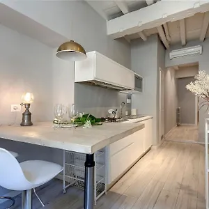 Apartment Jake & Francis By Mamo Florence